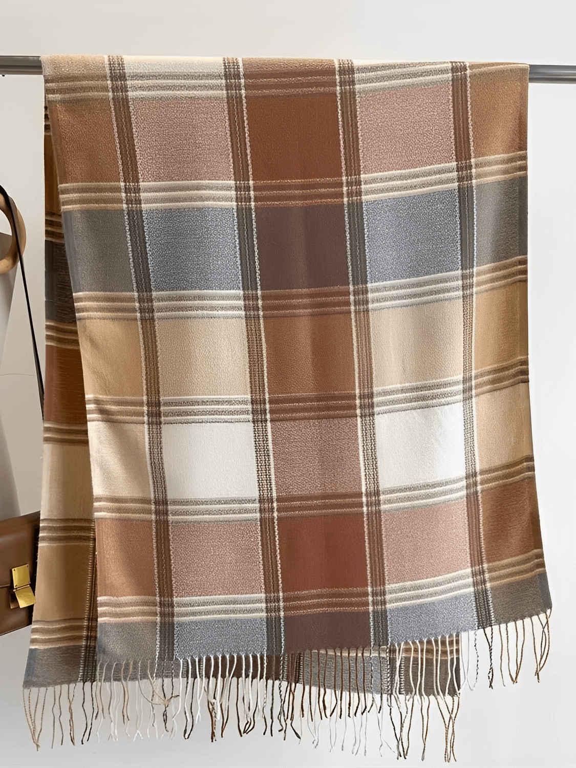 Cachecol em Caxemira com Estampa Xadrez Clássico e Franjas – Nadine