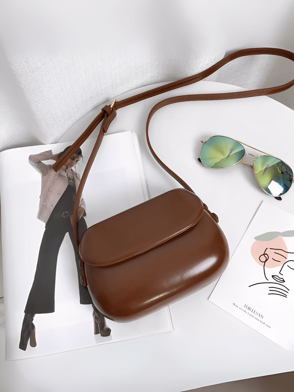 Bolsa Feminina em Couro PU com Design Arredondado e Alça Regulável – Odete