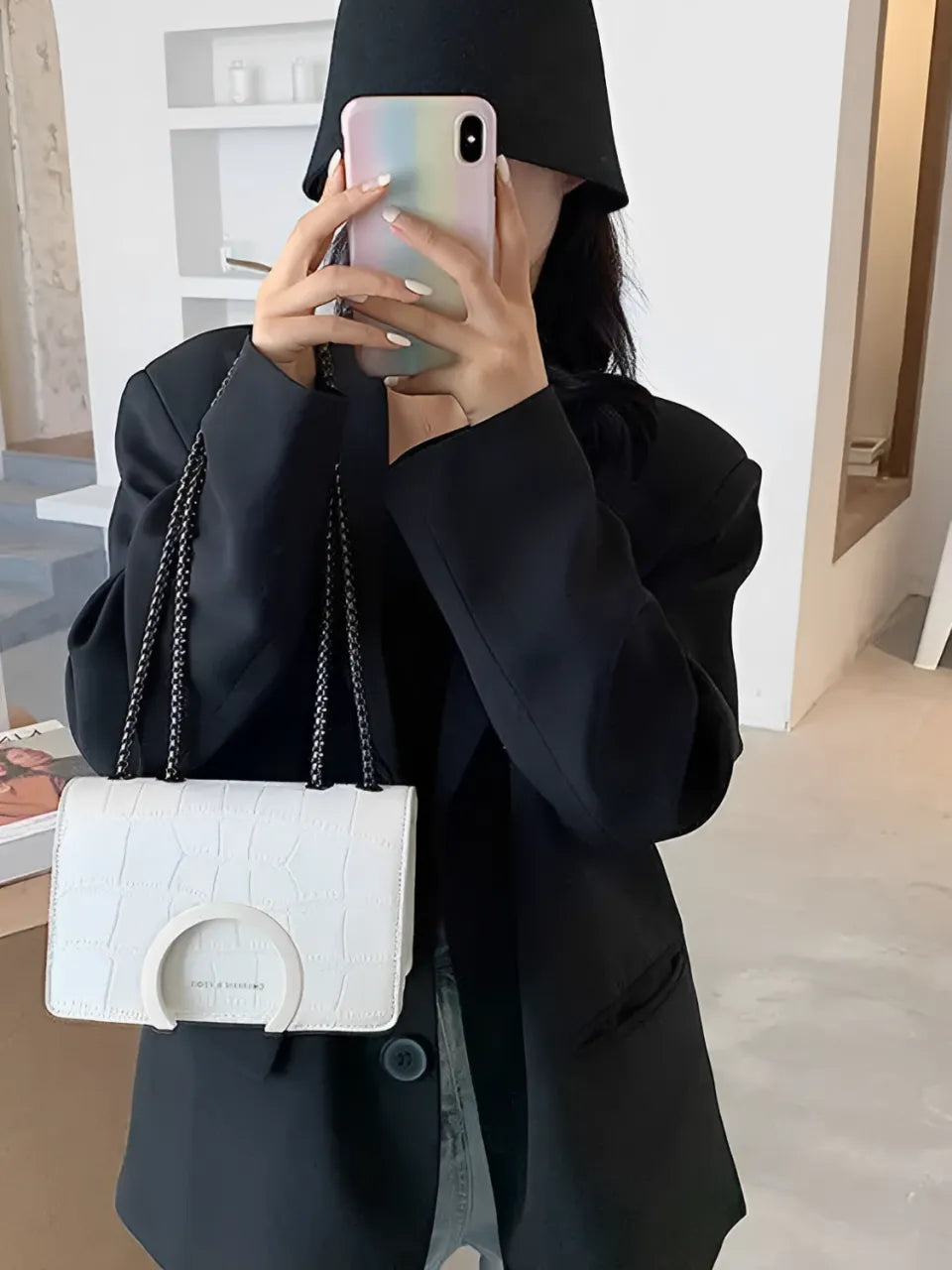 Bolsa Transversal em Couro PU com Correntes e Fecho Magnético - Anne