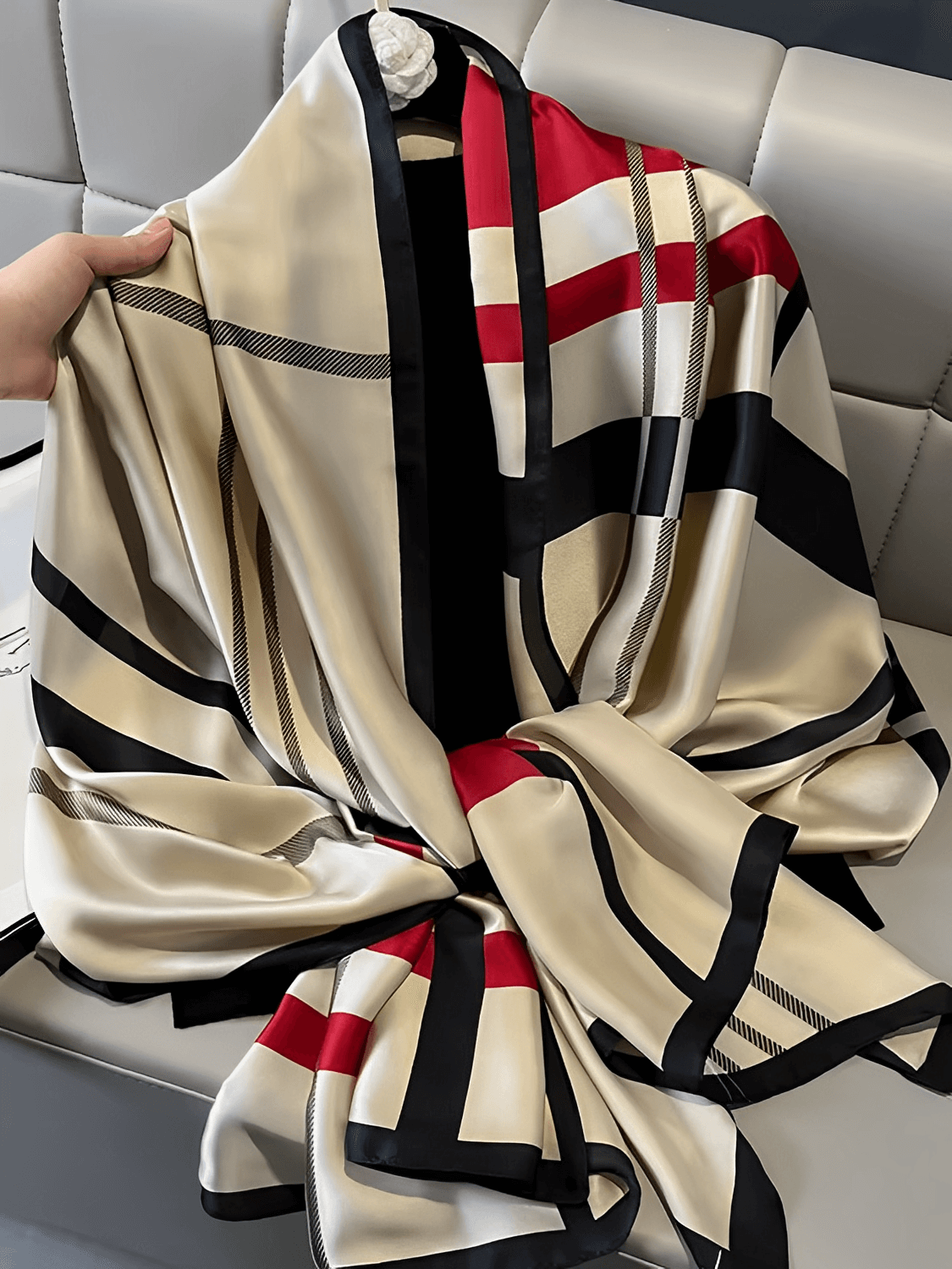 Cachecol Feminino Acetinado Estampado em Xadrez - Eloá