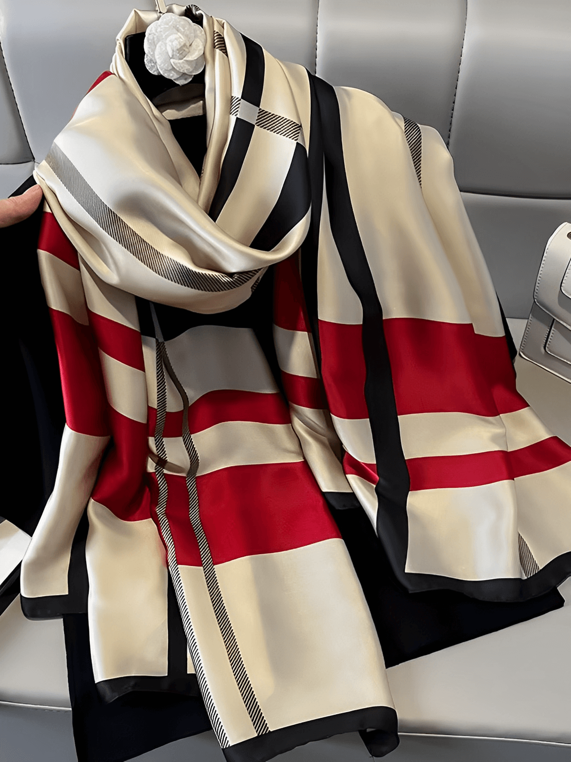 Cachecol Feminino Acetinado Estampado em Xadrez - Eloá