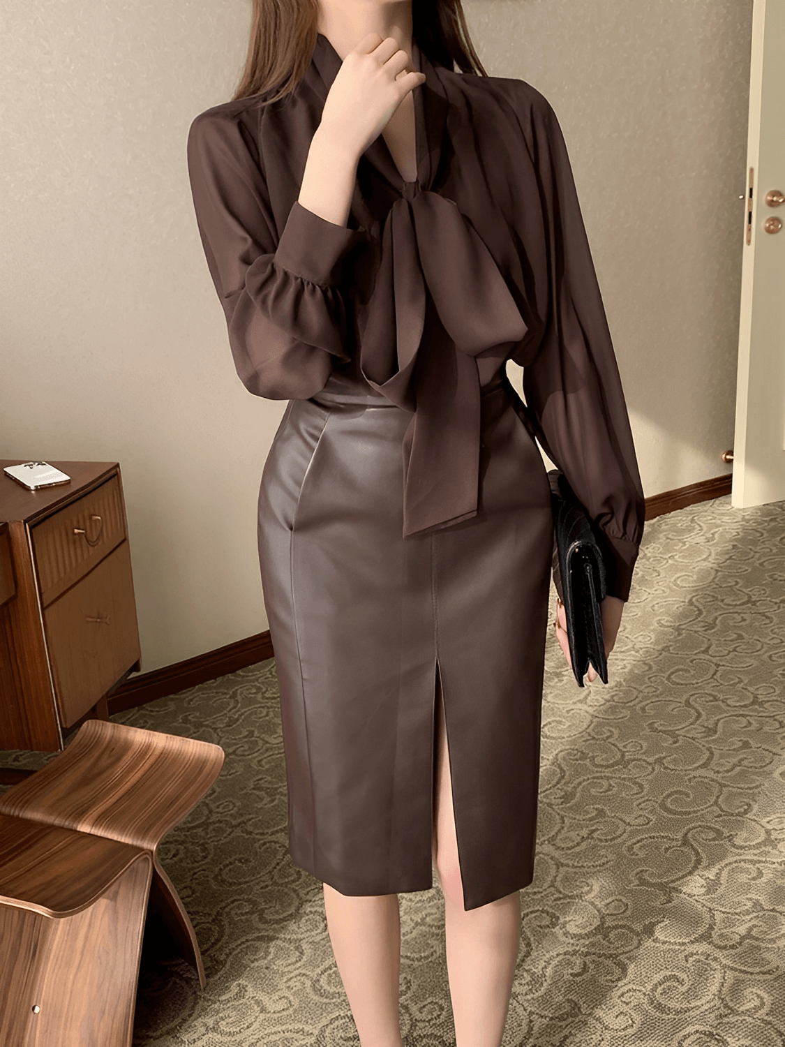 Camisa em Chiffon com Gola Laço e Punhos com Botão – Evangeline