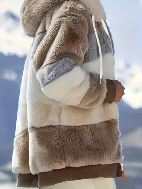 Casaco Peluciado com Capuz Bolsos e Zíper Frontal  – Adara