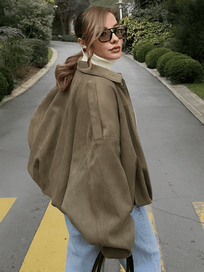 Jaqueta Bomber Oversized em Camurça com Recortes – Ione