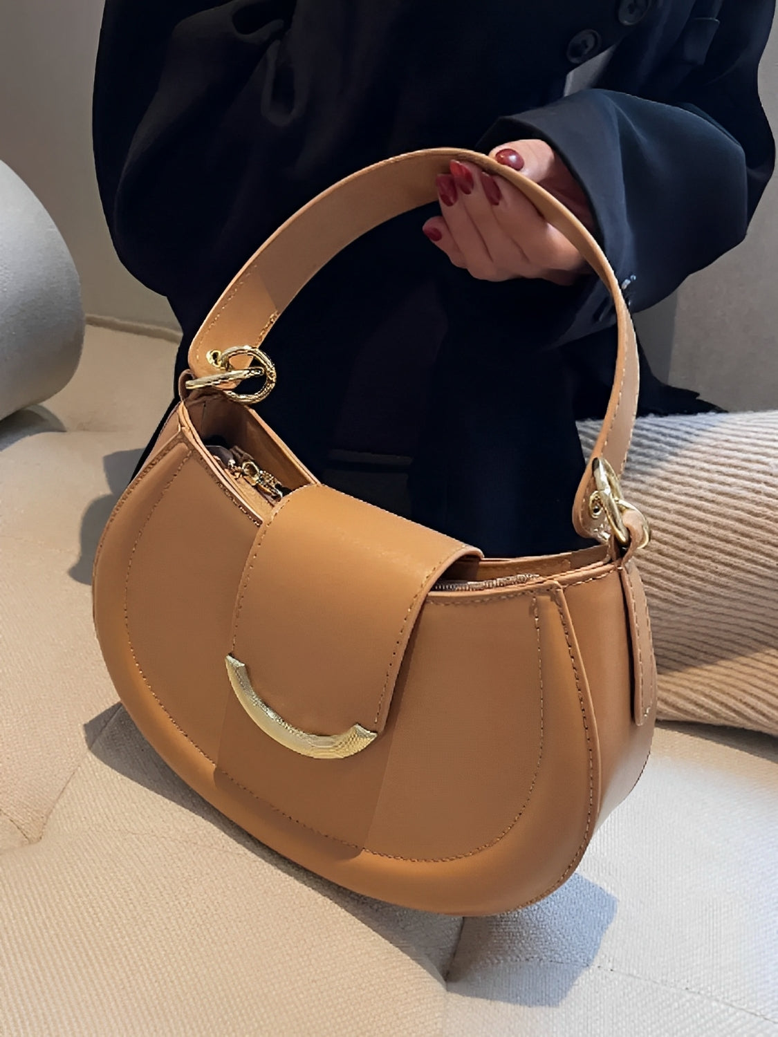 Bolsa Feminina De Ombro Meia Lua em Couro PU com Alça Ajustável - Patricia