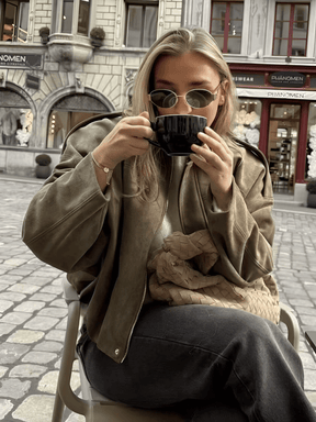 Jaqueta Bomber Oversized em Camurça com Recortes – Ione