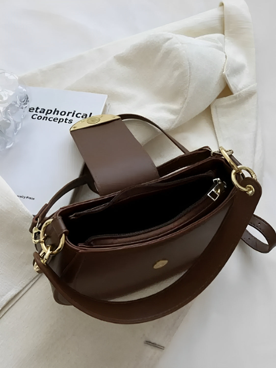 Bolsa Feminina De Ombro Meia Lua em Couro PU com Alça Ajustável - Patricia