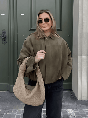 Jaqueta Bomber Oversized em Camurça com Recortes – Ione
