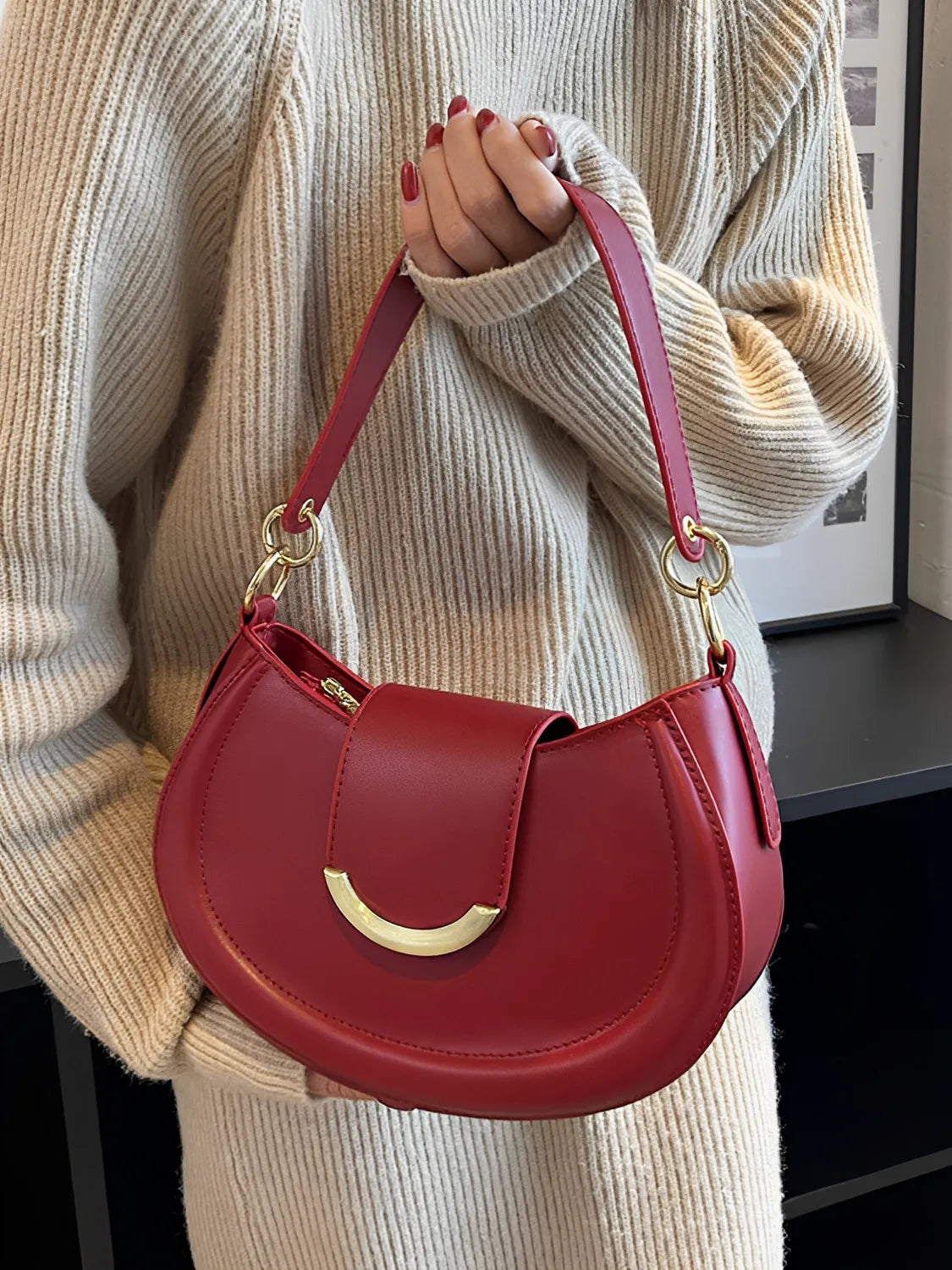 Bolsa Feminina De Ombro Meia Lua em Couro PU com Alça Ajustável - Patricia