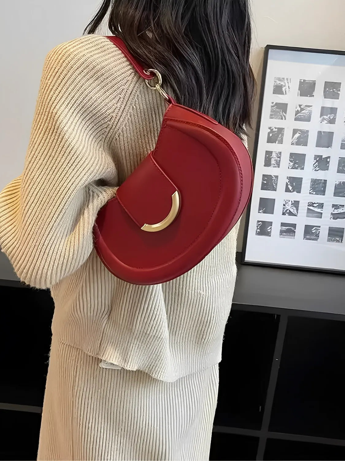 Bolsa Feminina De Ombro Meia Lua em Couro PU com Alça Ajustável - Patricia