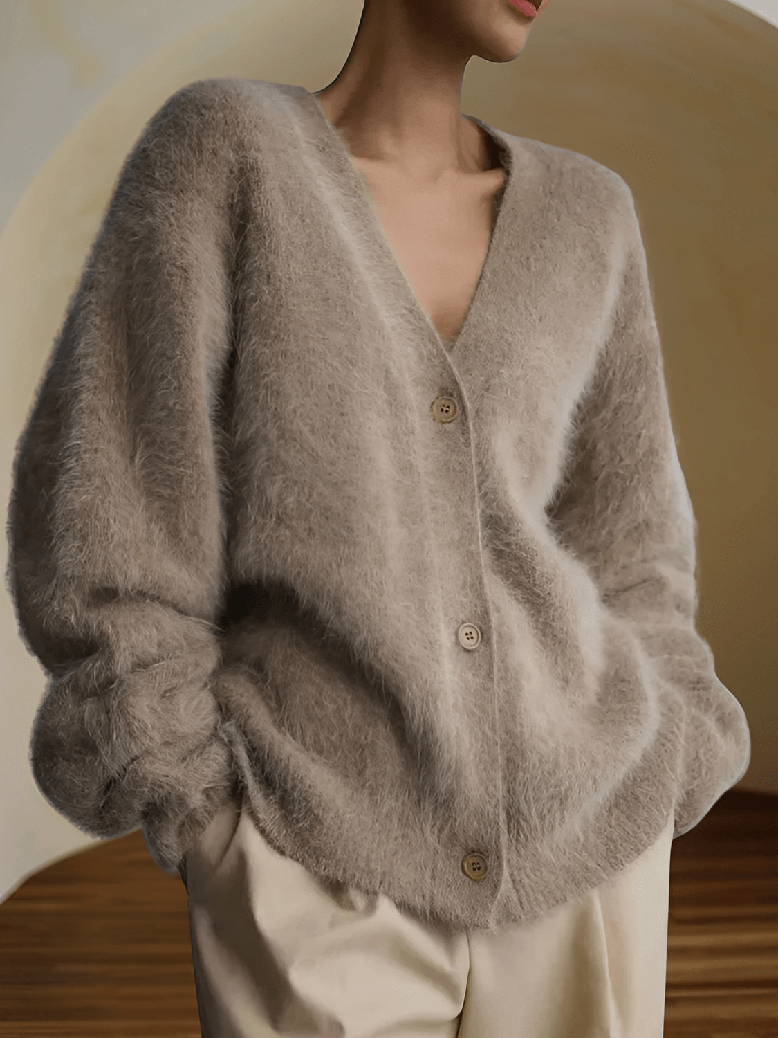 Cardigan em Tricô Peluciado com Decote V e Botões - Isabel