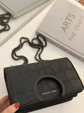 Bolsa Transversal em Couro PU com Correntes e Fecho Magnético - Anne