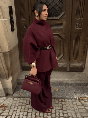 Casaco Poncho Assimétrico de Gola Alta Estruturado - Lenir