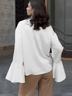 Camisa Feminina Acetinada com Gola Laço e Manga Longa Flare – Betania