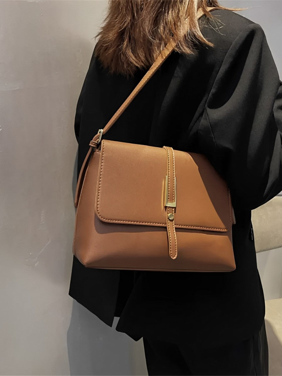 Bolsa Feminina Grande de Ombro com Detalhes Dourados Elegantes - Mary