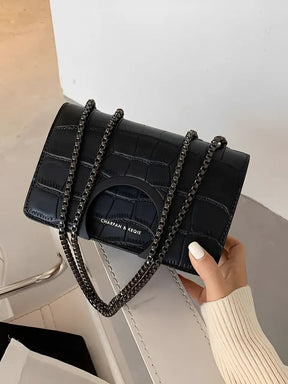 Bolsa Transversal em Couro PU com Correntes e Fecho Magnético - Anne