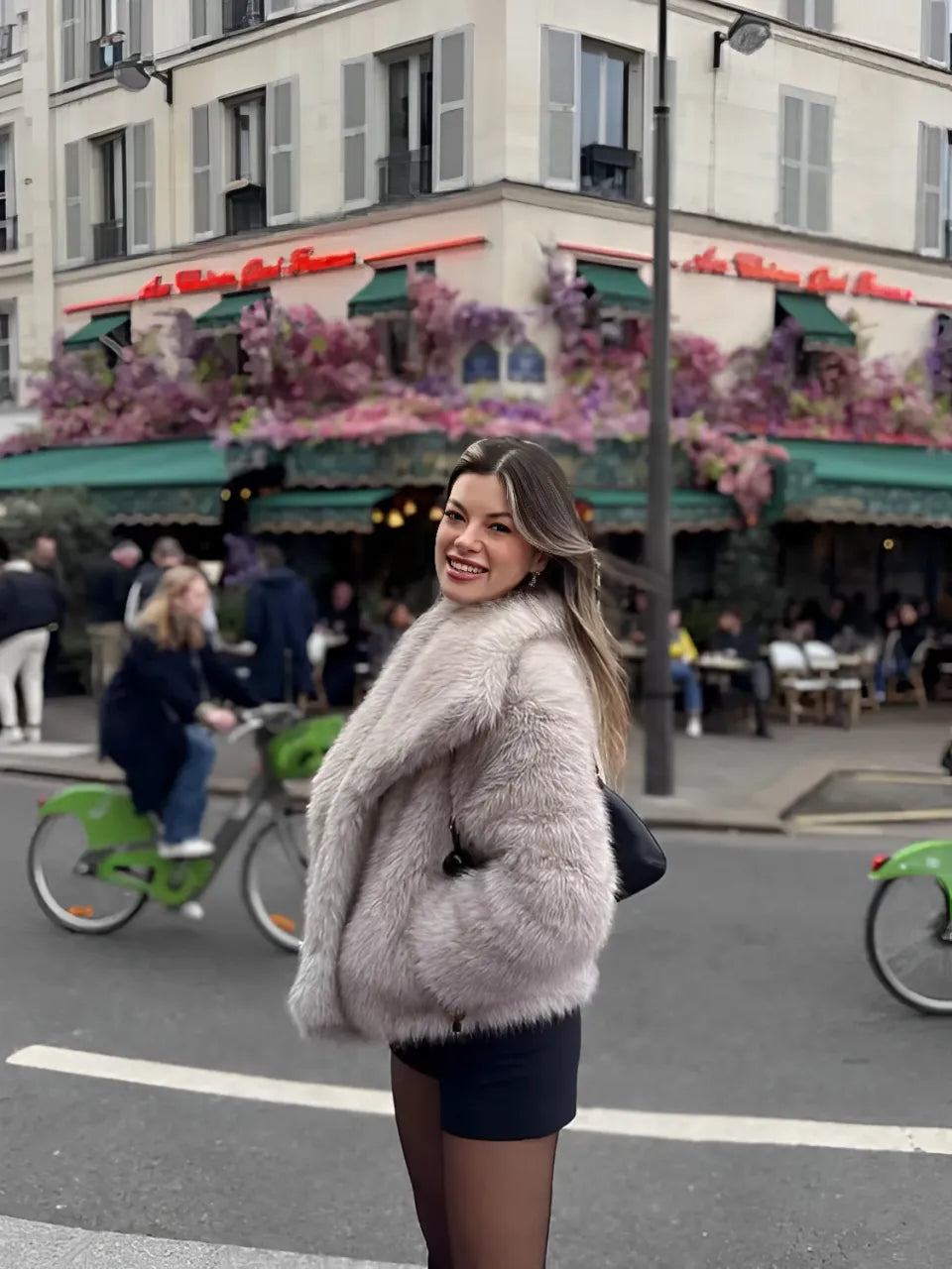 Casaco Feminino Peluciado de Pele Sintética com Bolsos - Margot [FRETE FULL]