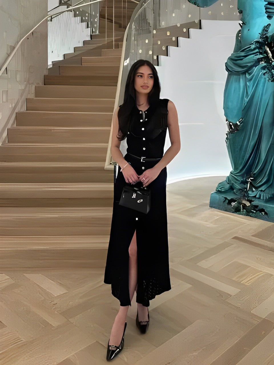 Vestido Midi de Tricô Sem Mangas com Abertura Frontal de Botões – Manon