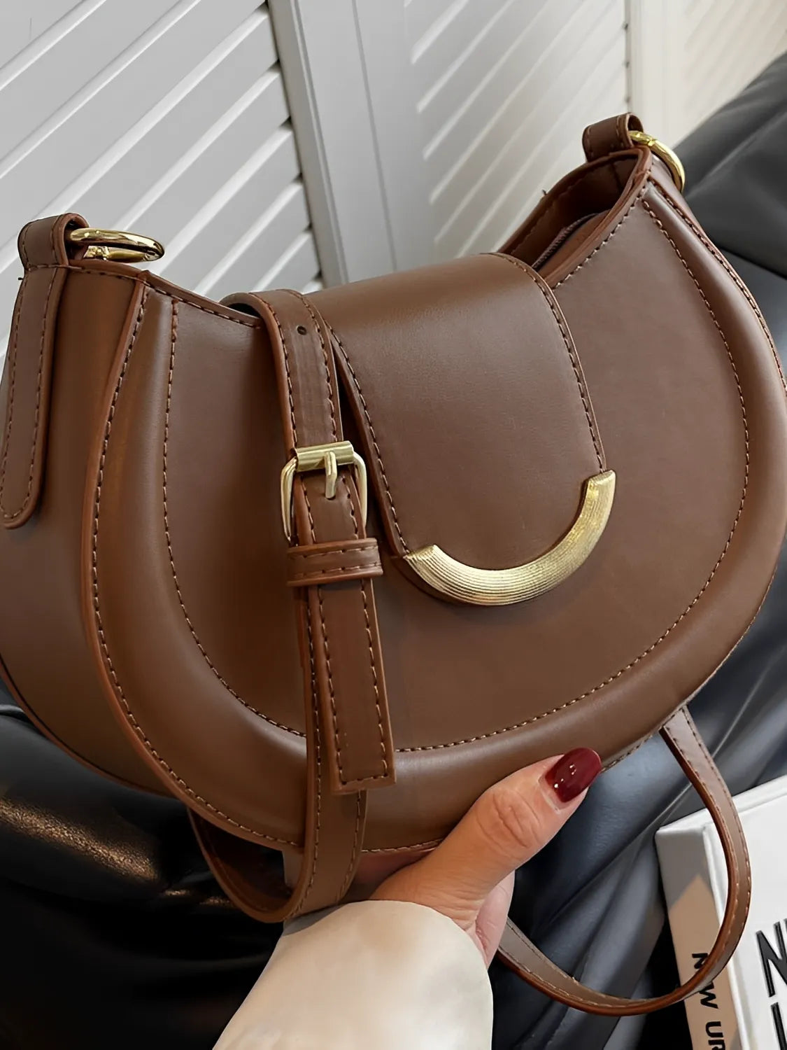 Bolsa Feminina De Ombro Meia Lua em Couro PU com Alça Ajustável - Patricia