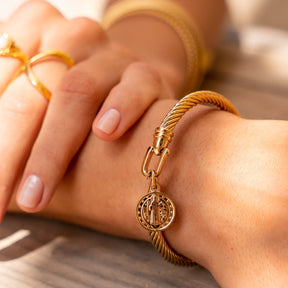 Bracelete com Pingente de São Bento Banhado a Ouro 18k