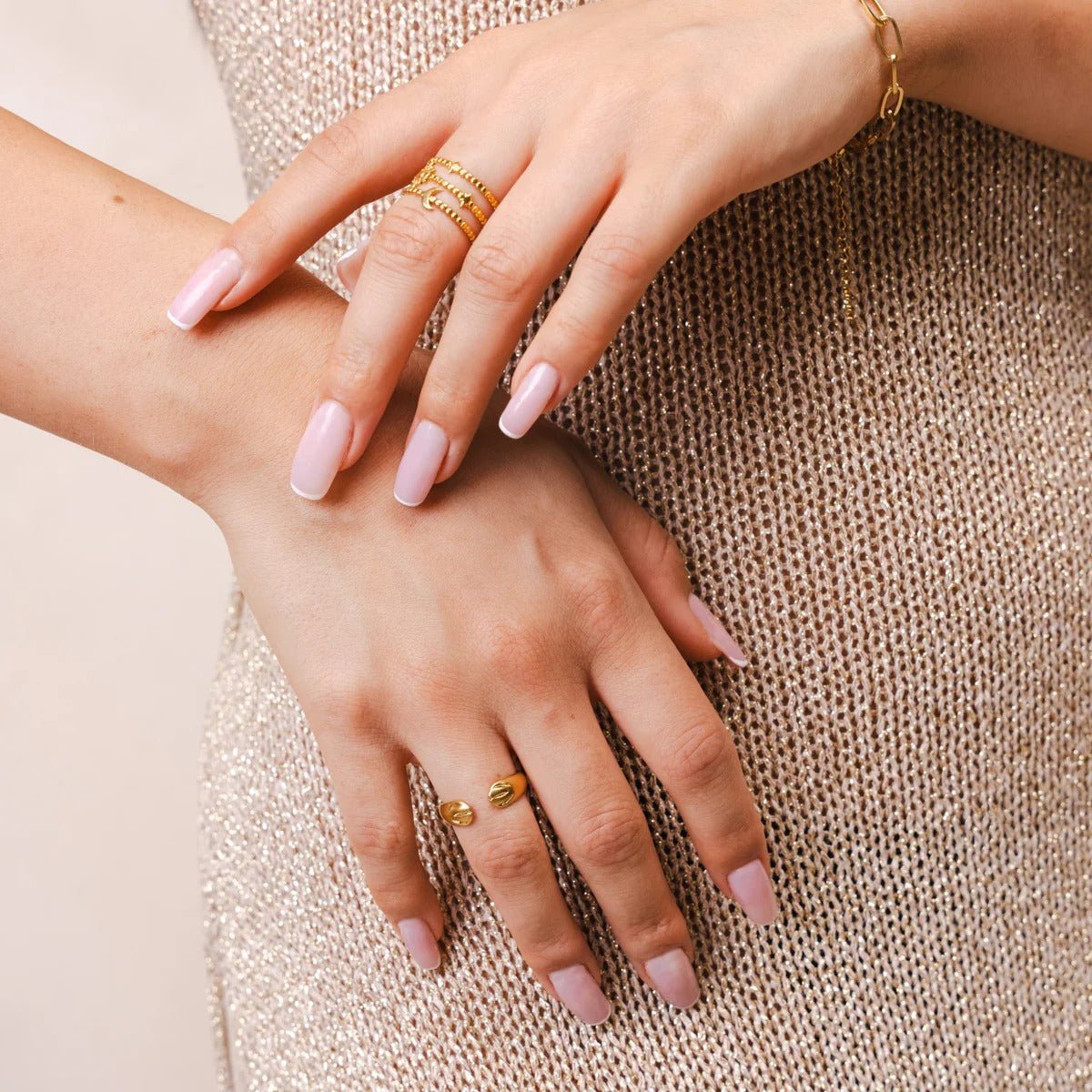 Anel Abraço Ajustável Banhado em Ouro 18K