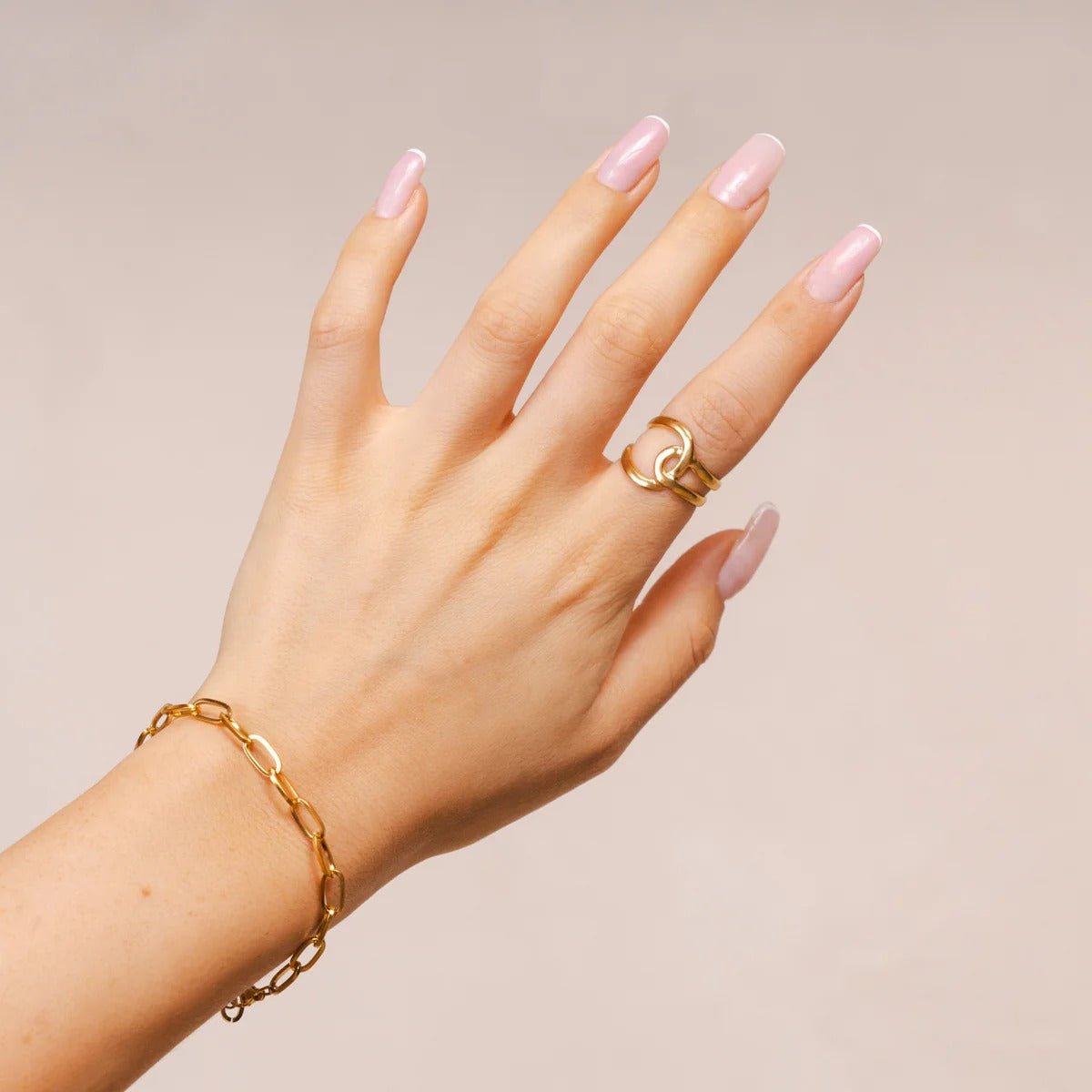 Anel Abstrato Elos Ajustável Banhado em Ouro 18K